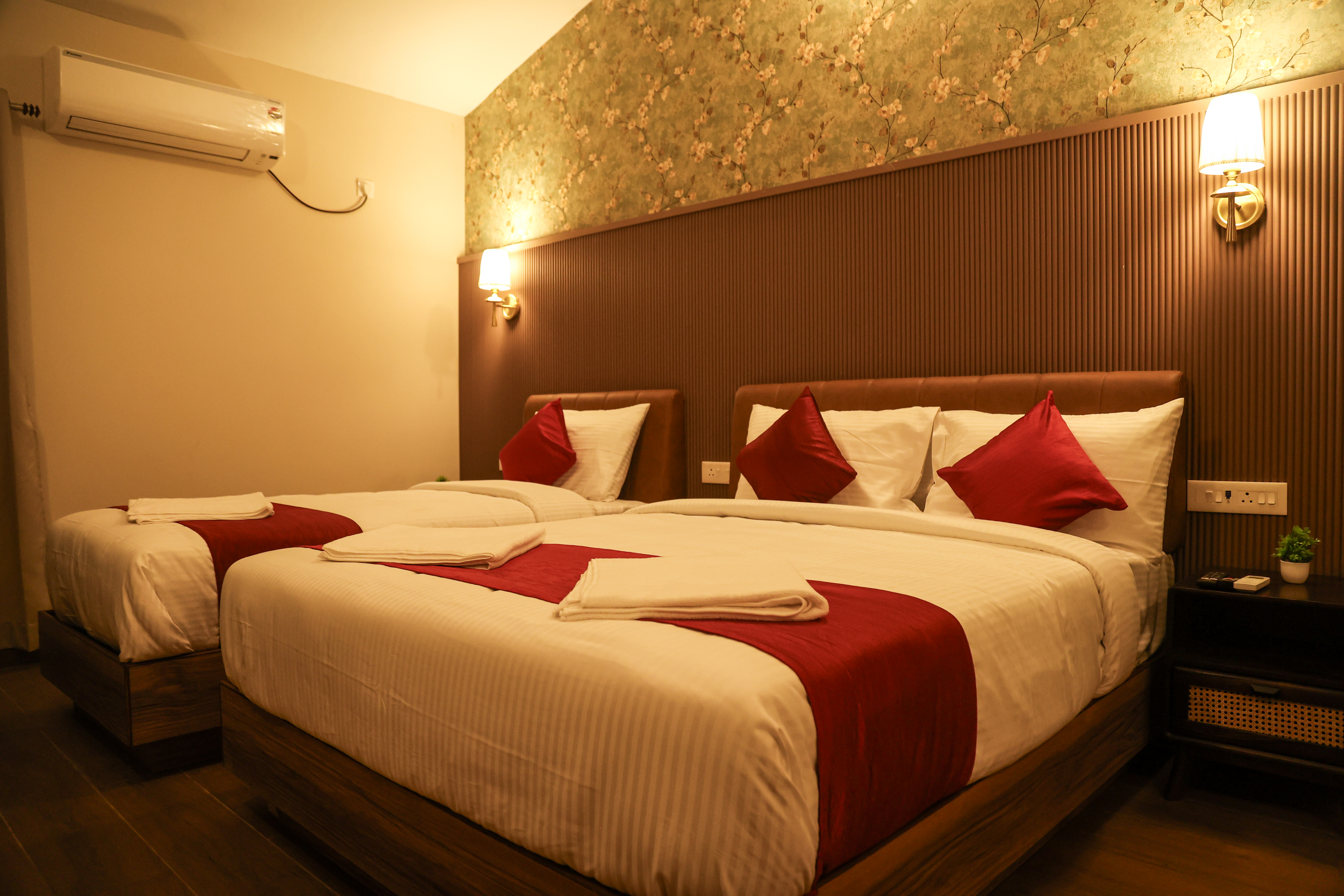 Emerald Terrace room thumbnail view 3